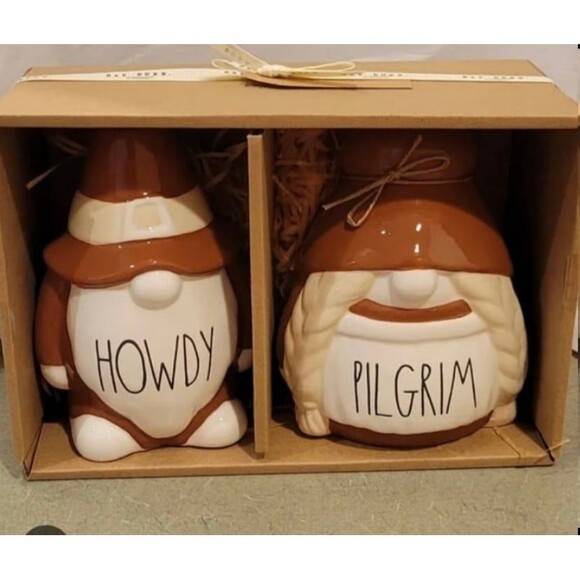 Rae Dunn Howdy Pilgrim Gnomes Set of 2 Thanksgiving Fall Decor NWT - Picture 3 of 5
